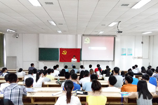 曾竞兴老师讲话.jpg